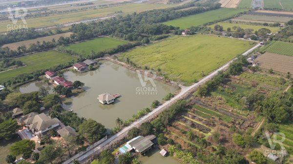 ขายที่ดินพร้อมสิ่งปลูกสร้าง  บางบัวทอง นนทบุรี พื้นที่รวม 20-3-17 ไร่ ที่ดินสวยมาก ติดถนนสาธารณะ