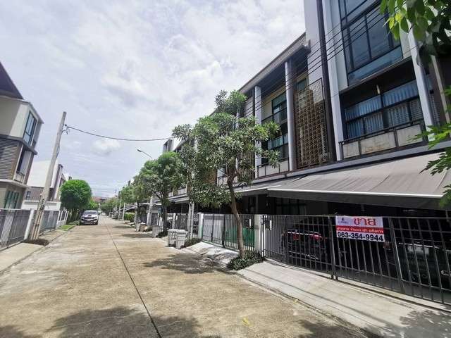 ขทาวน์โฮม 3.5 ชั้น หมู่บ้านฟลอร่า วงศ์สว่าง  : 35.4 ตร.ว. 207 ตร.ม. , ใกล้ BTS แยกติวานนท์ 850 ม.