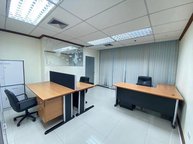 Office for Rent ให้เช่าสำนักงาน 300 ตร.มพร้อมเฟอร์นิเจอร์ ย่านรัชดา ห้วยขวาง ใกล้ MRTสุทธิสาร MRT ห้วยขวาง อาคารสูง26 ชั้นว่างชั้น 20 และ 22