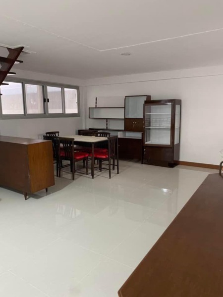 House for Rent ให้เช่าบ้านเดี่ยว2ชั้นย่านลาดพร้าว รัชดา ทำออฟฟิศได้ แต่ไม่ให้ใช้ที่อยู่จดทะเบียน จอดรถได้หลายคัน