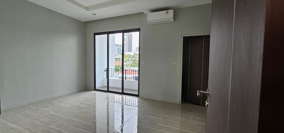 Home Office for rent ให้เช่าโฮมออฟฟิศ3ชั้นย่านสุขุมวิท ทองหล่อ พระราม4 สุขุมวิทซอย36 ซอยนภาศัพท์5 ใกล้BTSทองหล่อ มี2หลัง ราคาหลังละ 120,000 บาท ต่อ เดือน