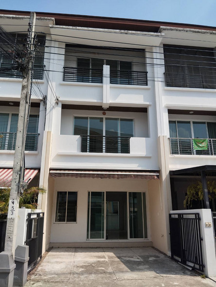 cx ขายทาวน์เฮาส์ 3 ชั้น  หมู่่บ้านบ้านกลางเมือง​ ลาดพร้าว​101โทร 095-089-2688