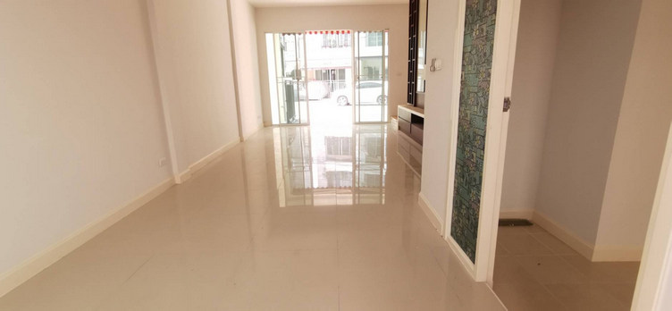 cx ขายทาวน์เฮาส์ 3 ชั้น  หมู่่บ้านบ้านกลางเมือง​ ลาดพร้าว​101โทร 095-089-2688