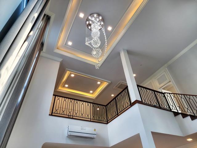 ให้เช่าบ้านคฤหาสน์หรู 2 ชั้นพร้อมลิฟ โครงการ เดอะ พาลาซโซ่ ศรีนครินทร์ The Palazzo Srinakarin พร้อมเฟอร์นิเจอร์ ย่าน ศรีนครินทร์