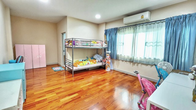บ้าน แกรนด์บางกอกบูเลอวาร์ด 22900000 บาท 4 BR 5 BR พื้นที่ 1 ตร.วา 1 งาน 0 ไร่ ใกล้กับ – ราคาถูกเหลือเชื่อ!