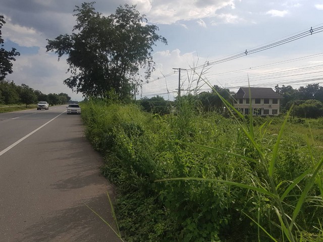 ขายที่ดินติดถนนเอเซีย3ไร่เศษอำเภอบ้านตากเมืองตาก ที่แบ่งขายติด AH1 เมืองบ้านตากจังหวัดตาก  3-1-40 ไร่ ติดถนนเอเซีย AH1 ติดถนนพหลโยธินไร่ 3ลบ. โทร096-8821857