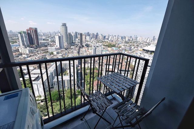 The Base Park West peaceful livable private 31st floor BTS On Nut