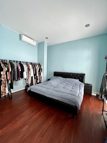 ด่วน ขายบ้านแฝด 3 ชั้น ตกแต่ง style Loft โครงการไอริส เรสซิเดนซ์ ประดิษฐ์มนูธรรม ใกล้เลียบด่วนถนนเอกมัยรามอินทรา ใกล้ CDC