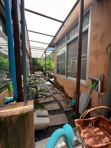 ขายที่ดินพร้อมสิ่งปลูกสร้าง บ้านเดี่ยว 2 ชั้น พิกัด พหลโยธินซอย 2 ทำเลใจกลางเมือง ใกล้รถไฟฟ้า BTS สถานีอารีย์