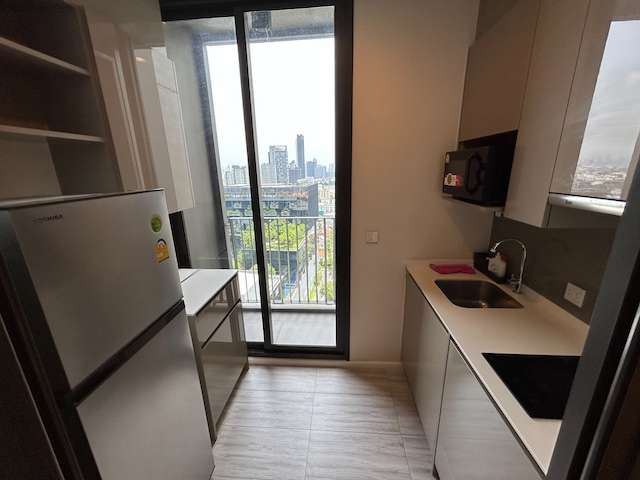 Whizdom Essence nice safe peaceful 22nd floor BTS Punnawithi