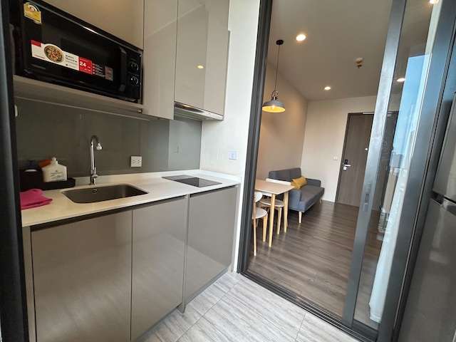 Whizdom Essence nice safe peaceful 22nd floor BTS Punnawithi