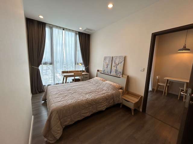 Whizdom Essence nice safe peaceful 22nd floor BTS Punnawithi