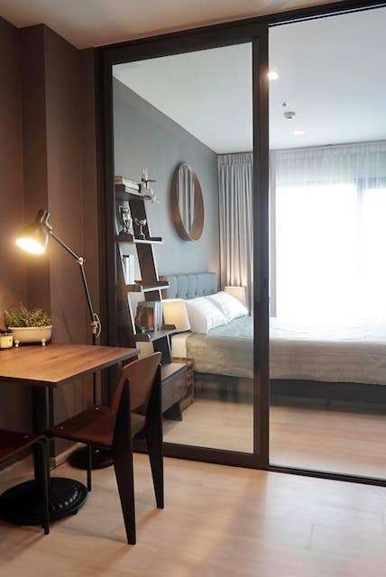Life One Wireless spacious safe convenient 19th floor BTS Ploenchit