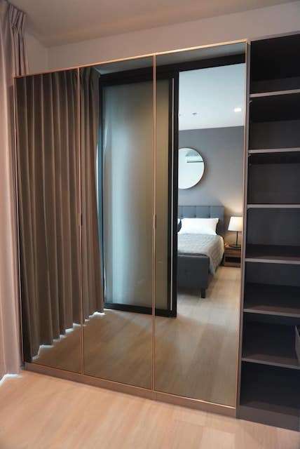 Life One Wireless spacious safe convenient 19th floor BTS Ploenchit