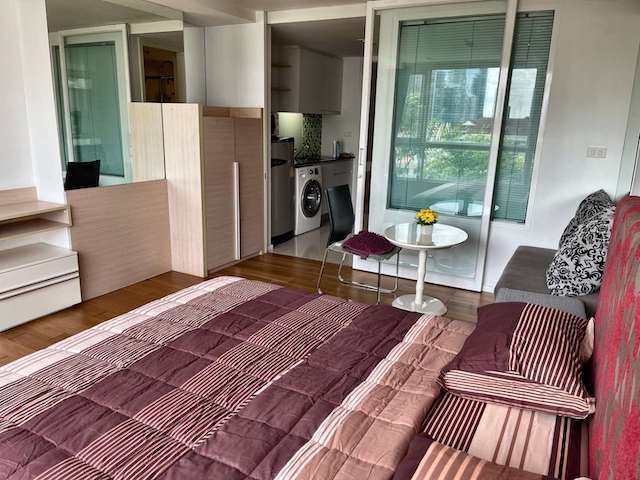 15 Sukhumvit Residence clean convenient private 10th floor BTS Nana