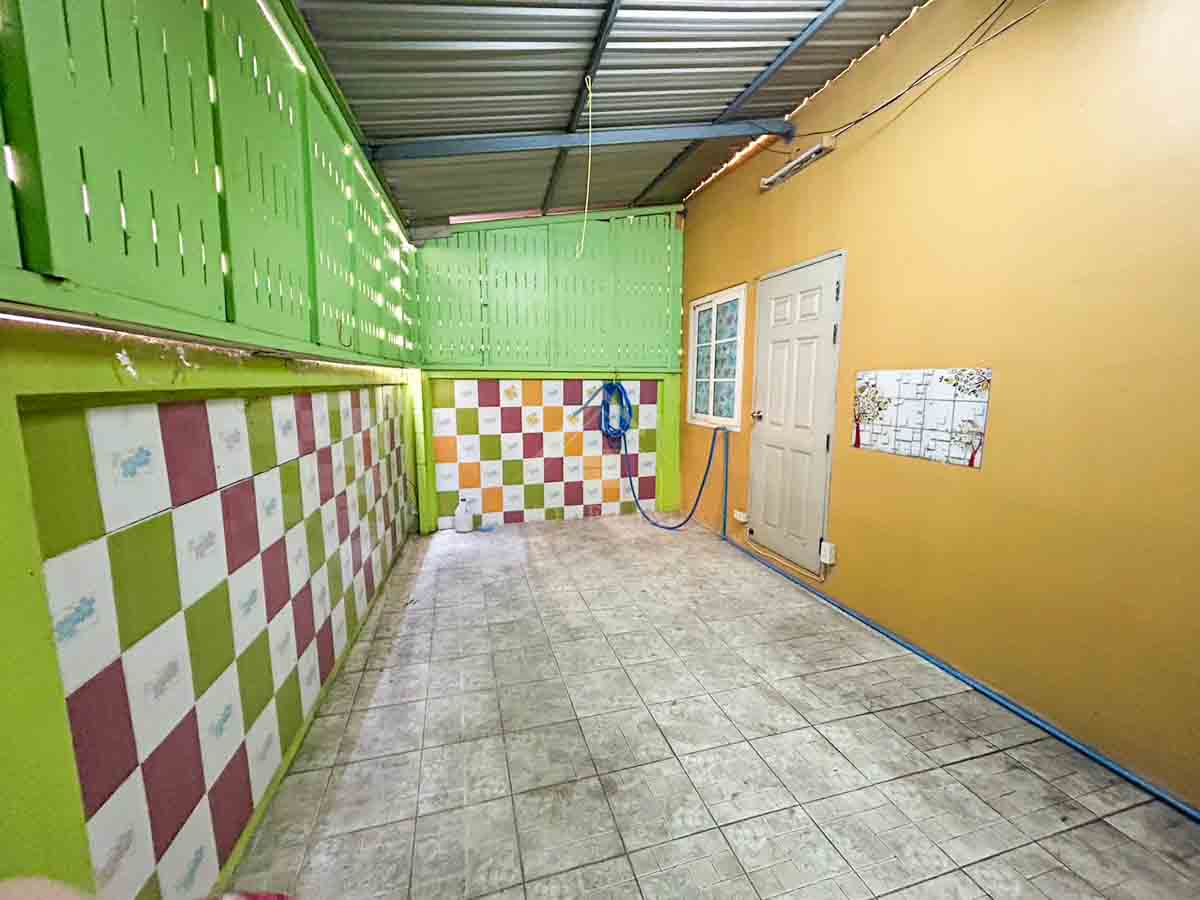 ทาวน์เฮ้าส์ 2 ชั้น มบ. บัวทองธานี 9 ถนนจันทร์ทองเอี่ยม บางบัวทอง