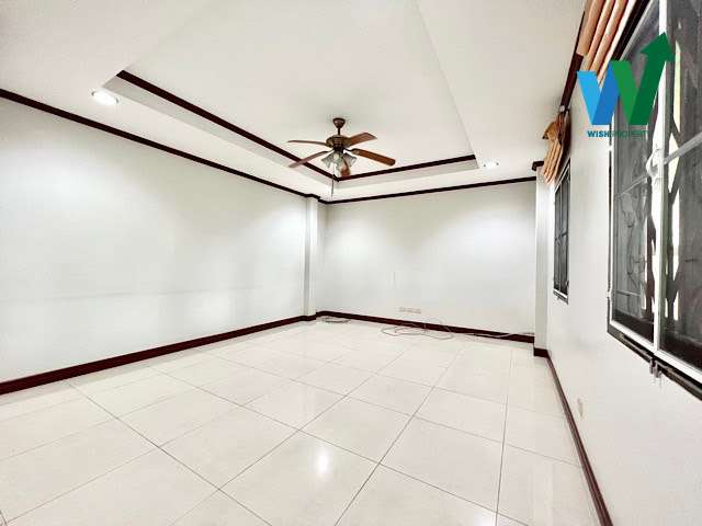 บ้านเดี่ยว หมู่บ้านแฮปปี้เพลส สุวรรณภูมิ 72 ตร.ว ใกล้เมกาบางนา  ตกเเต่ง พร้อมอยู่