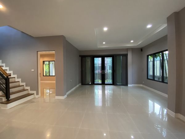 Beautiful detached house for sale. Setthasiri Ratchaphruek-Charan 66 sqw. 4 bedrooms 3 bathrooms Newly renovated. Ready to move in. THB 12,500,000 (owner post)