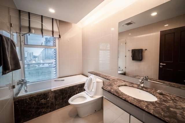 The Prime 11 Condo (Sukhumvit 11) is a 31-storey high-rise condo, near BTS Nana.