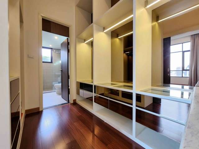 Condo for rent Supalai Elite Sathorn-Suanplu,penthouse features 4 beds, 4 baths, on high floor
