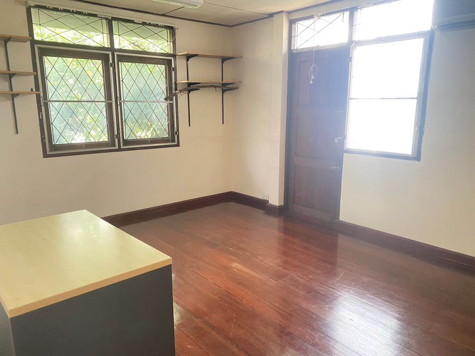 ให้เช่าบ้านเดี่ยว 2 ชั้น ซอยลาดพร้าว 34 ห้วยขวาง เหมาะทำ HomeOffice เดินทางสะดวก ใกล้ MRT รัชดาภิเษก (AH-N1313)