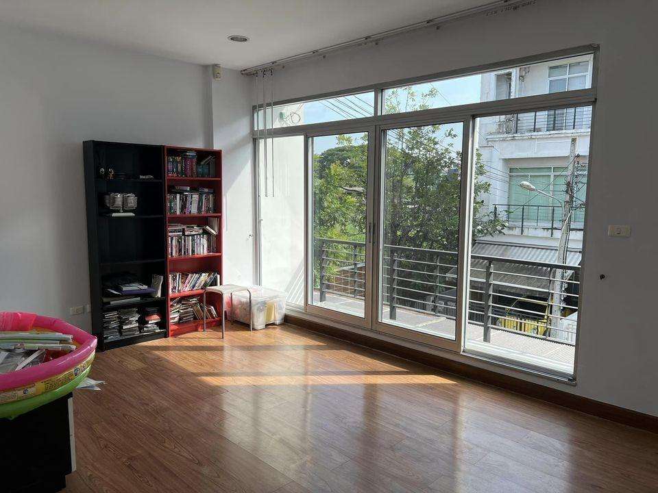 Townhome for sale ขายทาวน์โฮม3ชั้นย่านนาคนิวาส ลาดพร้าว71 ใกล้เลียบด่วน BTSลาดพร้าว71