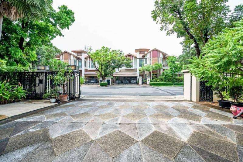 House for rent ให้เช่าบ้านเดี่ยว2ชั้น 5นอนพร้อมสระว่ายน้ำส่วนตัว ย่านสุขุมวิท พระโขนง ใกล้BTSพระโขนง