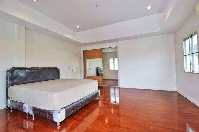 บ้าน มัณฑนา พระเงิน ขนาด = 145 ตาราง-วา 5Bedroom 10900000 –   สวยมาก แปลงมุม รีโนเวทใหม่ เนื้อที่เยอะ บ้านสวย