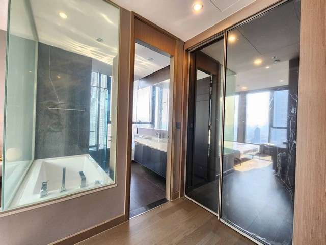 The Esse at Singha Complex ทำเลใกล้ย่านธุรกิจติดแยกอโศก – เพชรบุรี มีทางเชื่อมต่อกับ MRT เพชรบุรี