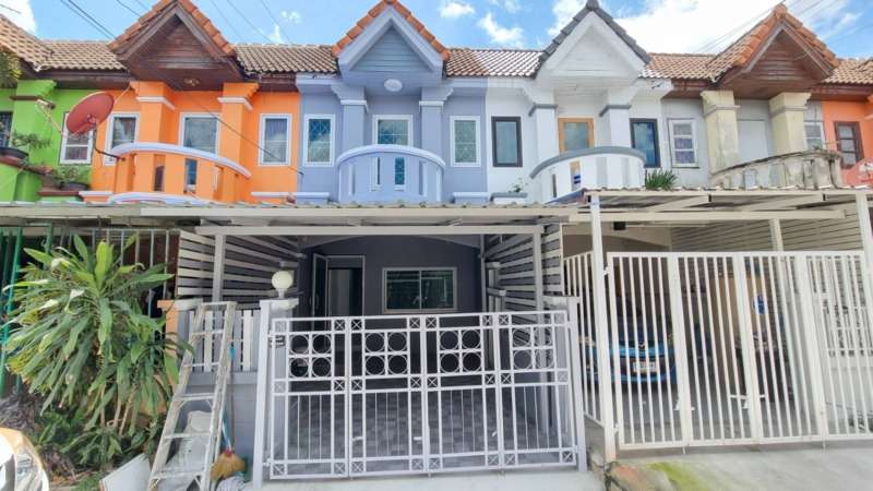 ขาย ทาวน์เฮ้าส์ หมู่บ้านพงษ์ศิริชัย4  เพชรเกษม81 หนองแขม ทำใหม่ทั้งหลัง  ราคา 1.65 ล้านบาท