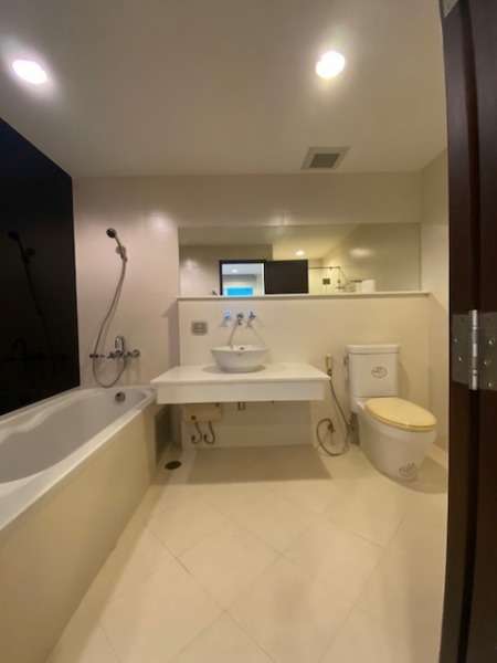 The Address Sukhumvit 42 nice clean spacious 5th floor BTS Ekkamai