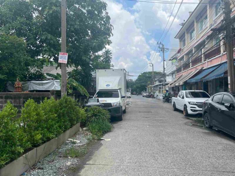 ให้เช่าที่ดินถมแล้ว   ซอยแบริ่ง 50 ถนนสุขุมวิท107 เดินทางสะดวก ใกล้MRT รถไฟฟ้าสายสีเขียวสถานีแบริ่ง และรถไฟฟ้าสายสีเหลืองสถานีศรีแบริ่ง