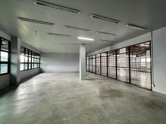 ให้เช่าโกดัง พร้อมสำนักงาน 2 ชั้น พื้นที่รวม 1200 ตร.ม. ซอยรามคำแหง 182 มีนบุรี เหมาะทำศูนย์กระจายสินค้า ใกล้นิคมบางชัน ตลาดมีนบุรี (AH-T1366)