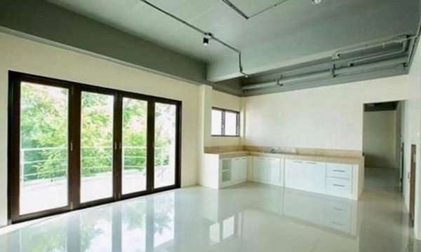 3 Story Panoramic seaview Townhome Vichit,Phuket. Seaview Chalong Bay 6 bedroom, 6 bathroom Tel 064-292-8979