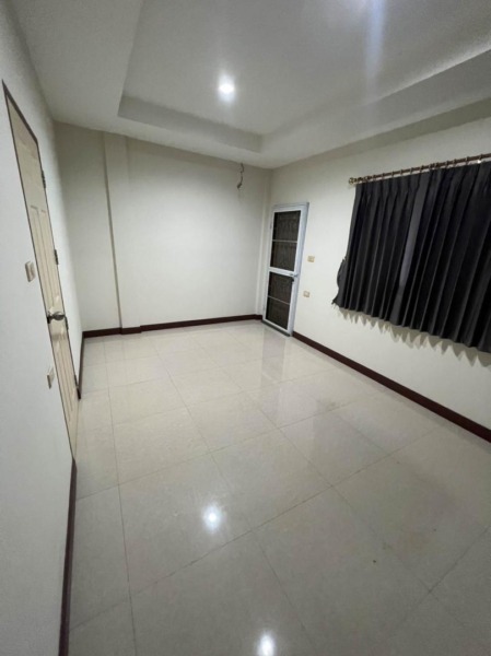 Town home for rent ให้เช่าทาวโฮม3ชั้นย่านลาดพร้าว101บางกะปิ โพธิ์แก้ว หลังมุม ใกล้MRTลาดพร้าว เดอะมอลล์บางกะปิ เลียบด่วน