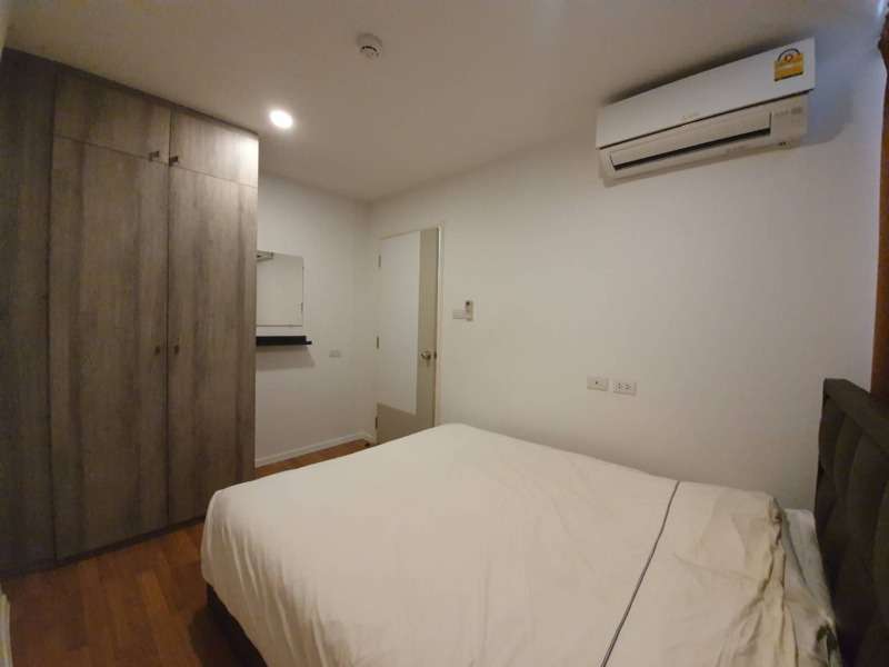 condo ลุมพินี เพลส บางนา กม.3  พื้นที่เท่ากับ 39 SQ.METER 13000 thb   โครตถูก กรุงเทพ