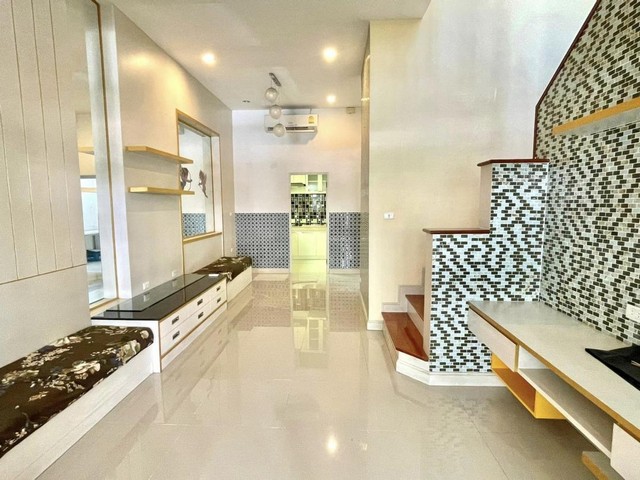 ให้เช่าทาวน์โฮม 3 ชั้น โครงการ เดอะเมทโทร พระราม9 บ้านหลังหัวมุม
