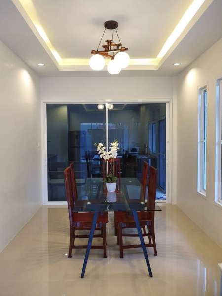 ให้เช่าบ้านพูลวิลล่าในเมืองหัวหิน สนใจโทร 063 239 7495, 090 529 6194