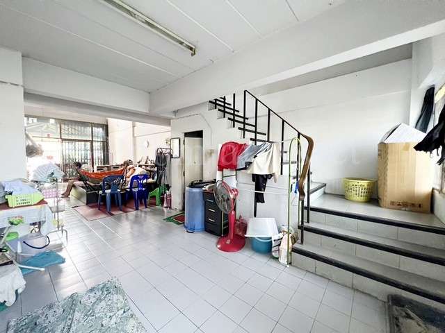 อาคารพาณิชย์ 2.5 ชั้น หมู่บ้านบัวทองธานีพาร์ค ทำเลดี ค้าขายได้