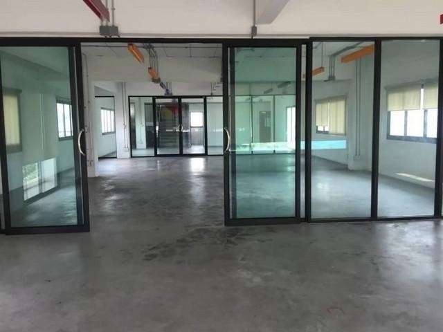 Sm403-1  ให้เช่าอาคารสำนักงาน 4 ชั้น พร้อมโกดัง 1,400 ตร.ม.  ใกล้  MRT ลาดพร้าว 71 เซ็นทรัลอีสวิลล์  เลียบด่วน