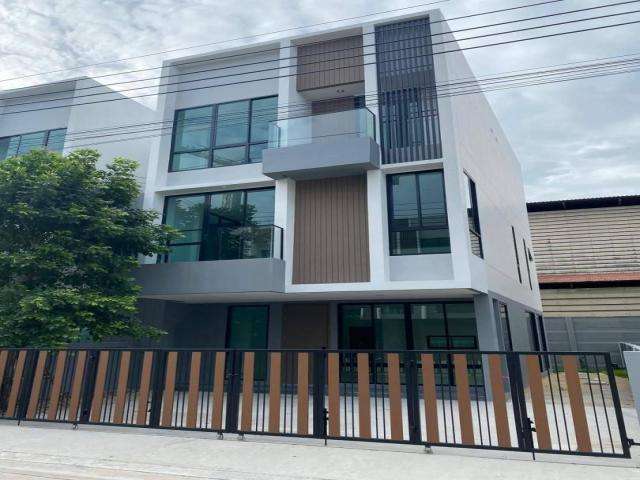 ให้เช่าบ้านแฝด 3 ชั้น พื้นที่ใช้สอย 220 ตารางเมตร 4 ห้องนอน  4 ห้องน้ำ โครงการ Nue Connex House ดอนเมือง