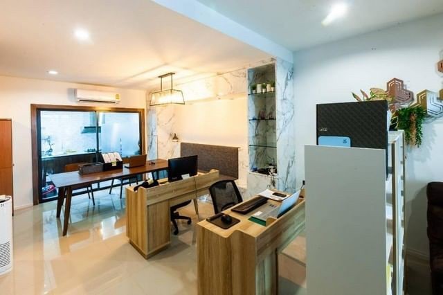 ให้เช่าทาวน์โฮม 3 ชั้น โครงการ Plex Residence ซอยนวมินทร์ 111 เหมาะทำโฮมออฟฟิศและพักอาศัย ใกล้ทางด่วนรามอินทรา-อาจณรงค์ (AH-T1385)