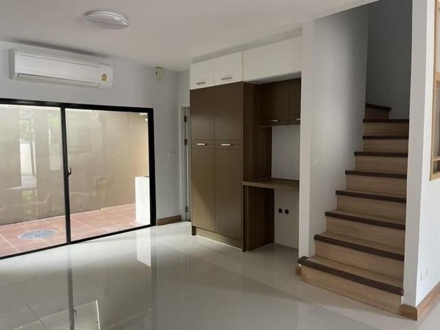 ให้เช่าทาวน์เฮ้าส์ 2 ชั้น URBANO ซอยรามคำแหง 94 บ้านเปล่า เหมาะสำหรับพักอาศัย เดินทางสะดวก ใกล้ The Paseo รามคำแหง (AH-T1386)