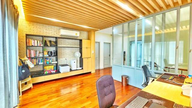 บ้าน แกรนด์บางกอกบูเลอวาร์ด ใกล้ – 22900000 thb 4Bedroom5BATHROOM พ.ท. 101 Square Wah ทำเลดีเยี่ยม เป็นบ้านสภาพดี พร้อมเข้าอยู่ แปลงมุม ทุกห้องนอนมีห้องน้ำในตัว