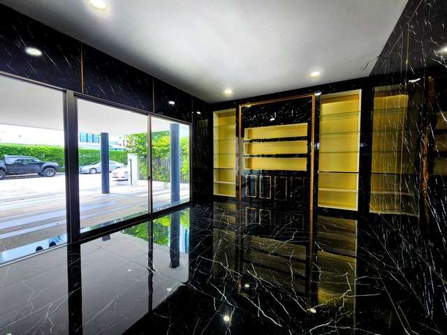 บ้าน เนอวานา บียอนด์ เกษตร-นวมินทร์ ไม่ไกลจาก – 21000000 บาท 4 ห้องนอน 5 Bathroom 60 Square Wah สะอาด บ้านสไตล์โมเดิร์น ทันสมัย  มีพื้นที่การใช้งานในบ้านเยอะ ไม่เน้นพื้นที่รอบบ้าน โครงการที่มีความร่มรื่น  มี Facilities ครบ