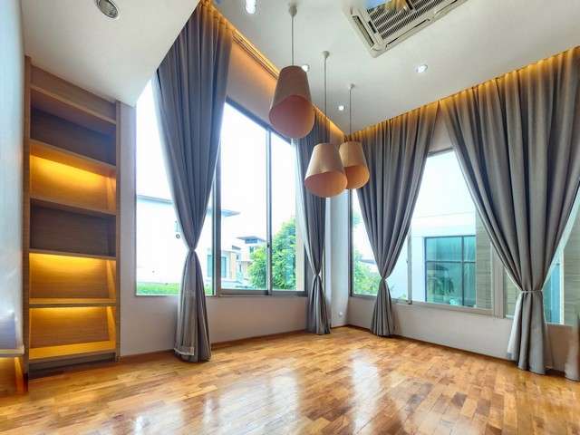 บ้าน เนอวานา บียอนด์ เกษตร-นวมินทร์ ไม่ไกลจาก – 21000000 บาท 4 ห้องนอน 5 Bathroom 60 Square Wah สะอาด บ้านสไตล์โมเดิร์น ทันสมัย  มีพื้นที่การใช้งานในบ้านเยอะ ไม่เน้นพื้นที่รอบบ้าน โครงการที่มีความร่มรื่น  มี Facilities ครบ