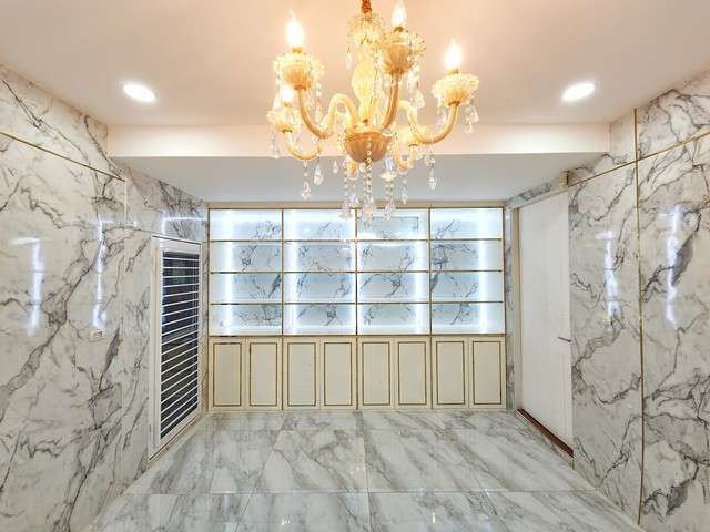 บ้าน เนอวานา บียอนด์ เกษตร-นวมินทร์ ไม่ไกลจาก – 21000000 บาท 4 ห้องนอน 5 Bathroom 60 Square Wah สะอาด บ้านสไตล์โมเดิร์น ทันสมัย  มีพื้นที่การใช้งานในบ้านเยอะ ไม่เน้นพื้นที่รอบบ้าน โครงการที่มีความร่มรื่น  มี Facilities ครบ