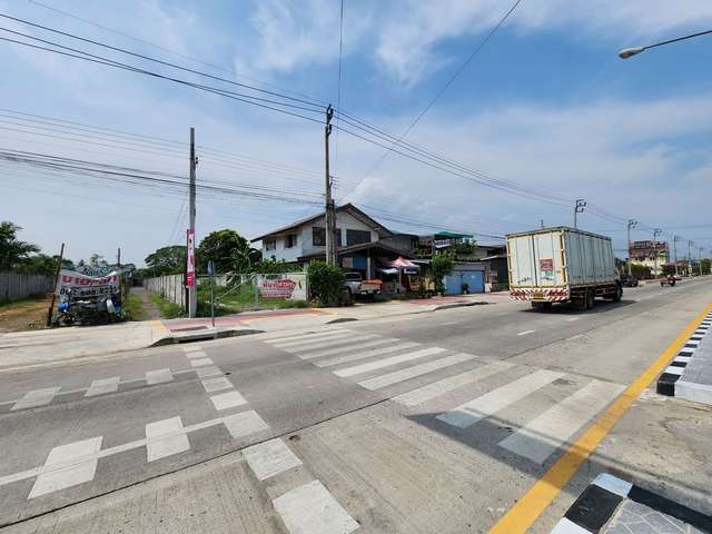 ขาย ที่ดิน หนองจอก 573 ตารางวา ติดถนนเลียบวารี  ด้านหลังติดคลองแสนแสบ ถนนกว้าง ทำเลดี เหมาะปลูกบ้านริมน้ำ รีสอร์ท