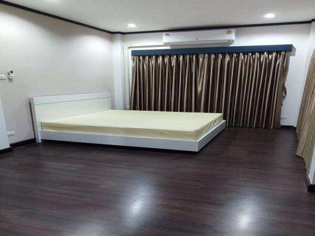 ขายบ้านเดี่ยว 2 ชั้น 40 ตรว. หมู่บ้านราณีสิริ ลาดปลาเค้า 43 เฟอร์นิเจอร์บางส่วน ใกล้ ม.เกษตร