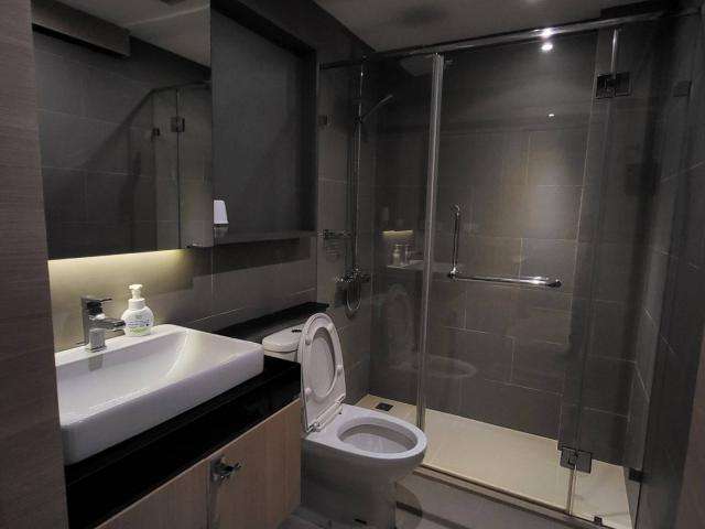 ให้เช่าห้องคอนโดKlass Silom  ชั้น 1 ขนาด 33 ตรม. 1 ห้องนอน 1 ห้องน้ำ ราคาเช่า 18,000 บาท/เดือน  โทร 0958195559